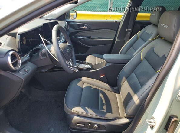KL77LKEP8TC019323 2026 CHEVROLET TRAX Зеленый Вид салона спереди