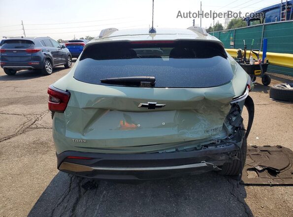 KL77LKEP8TC019323 2026 CHEVROLET TRAX Зеленый Вид сзади