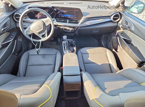 KL77LKEP8TC100158 2026 CHEVROLET TRAX Черный Вид панели приборов