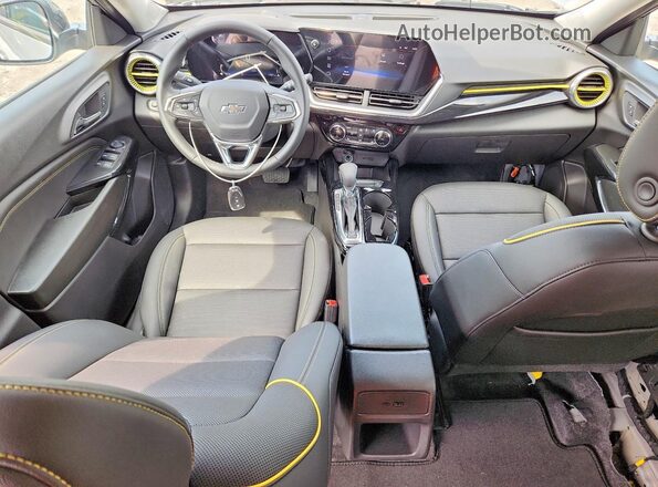 KL77LKEP9TC013465 2026 CHEVROLET TRAX Silver Առջևի վահանակի տեսք