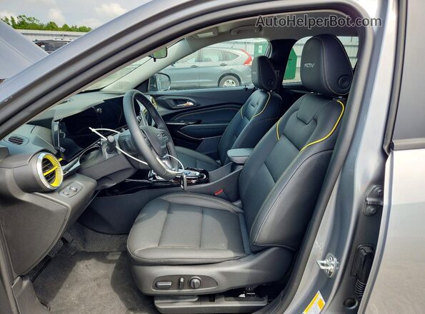 KL77LKEP9TC013465 2026 CHEVROLET TRAX Silver Սալոնի դիմացի տեսք