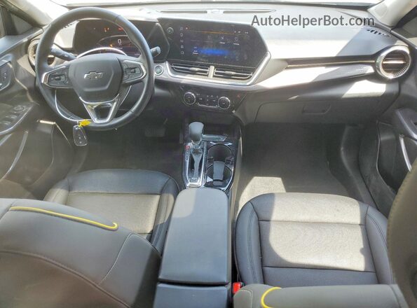 KL77LKEP9TC013501 2026 CHEVROLET TRAX Cream Вид панелі приладів