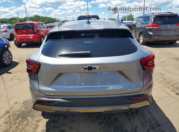 KL77LKEP9TC029519 2026 CHEVROLET TRAX Silver Rear view