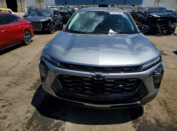 KL77LKEP9TC029519 2026 CHEVROLET TRAX Silver Front view