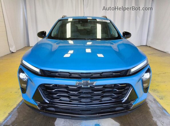 KL77LKEPXSC154530 2025 CHEVROLET TRAX Синий Вид спереди