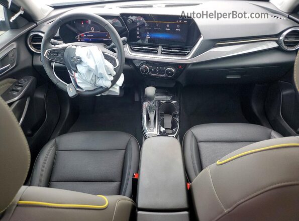 KL77LKEPXSC166743 2025 CHEVROLET TRAX Серый Вид панели приборов