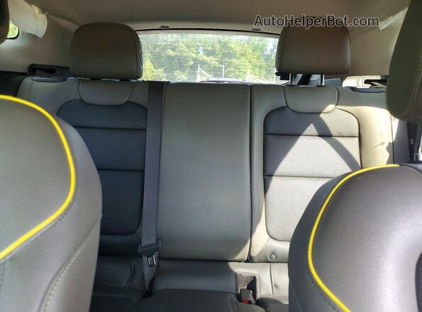 KL77LKEPXSC207596 2025 CHEVROLET TRAX Black Հետևի նստատեղերի տեսք