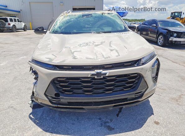 KL77LKEPXTC045731 2026 CHEVROLET TRAX Желто-коричневый Вид спереди