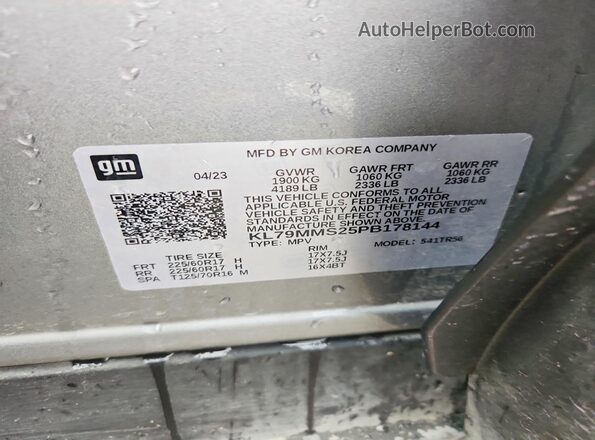 KL79MMS25PB178144 2023 CHEVROLET TRAILBLAZER Gray VIN კოდის სტიკერის ხედი