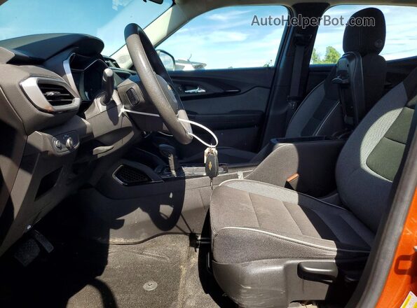 KL79MMS28NB013024 2022 CHEVROLET TRAILBLAZER Оранжевый Вид салона спереди