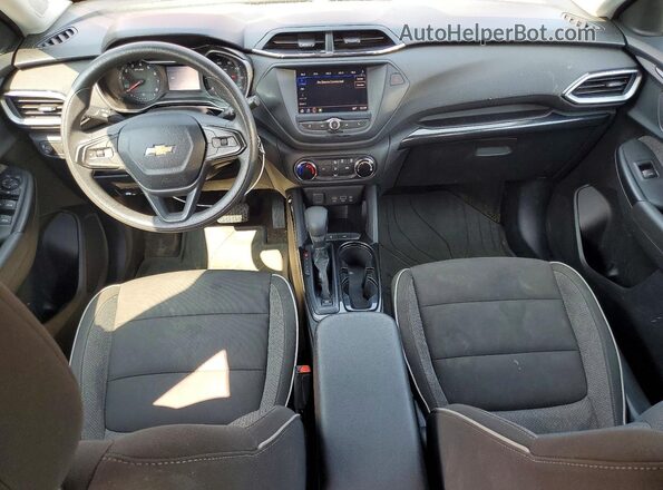 KL79MMS2XMB082666 2021 CHEVROLET TRAILBLAZER Красный Вид панели приборов