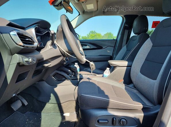 KL79MPS21PB212761 2023 CHEVROLET TRAILBLAZER Silver Vista interior delantera
