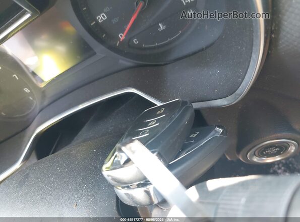 KL79MPS22MB074904 2021 CHEVROLET TRAILBLAZER Красный Вид панели приборов