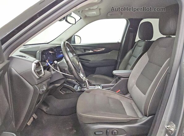 KL79MPS23RB173836 2024 CHEVROLET TRAILBLAZER Gray Vista interior delantera