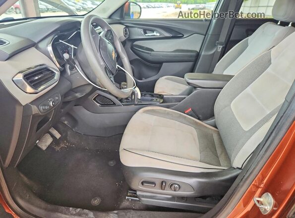 KL79MPS24MB107501 2021 CHEVROLET TRAILBLAZER Orange Front interior view