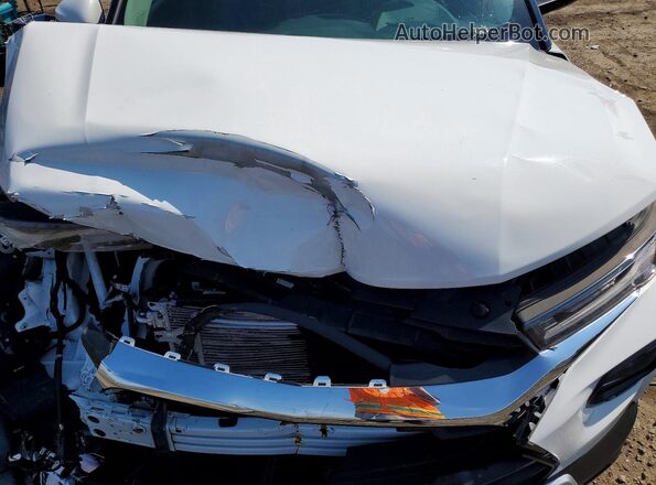 KL79MPS29PB099867 2023 CHEVROLET TRAILBLAZER White Vista del compartimento del motor