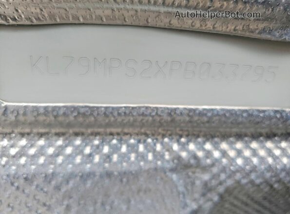 KL79MPS2XPB033795 2023 CHEVROLET TRAILBLAZER White VIN sticker view
