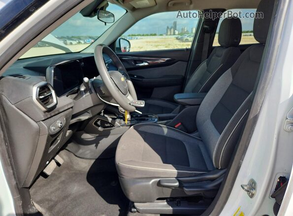 KL79MPS2XRB178399 2024 CHEVROLET TRAILBLAZER White Widok wnętrza z przodu