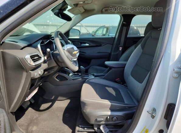 KL79MPSL5NB082912 2022 CHEVROLET TRAILBLAZER White Widok wnętrza z przodu
