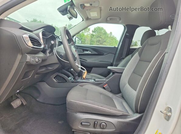 KL79MPSL9PB002210 2023 CHEVROLET TRAILBLAZER Белый Вид салона спереди