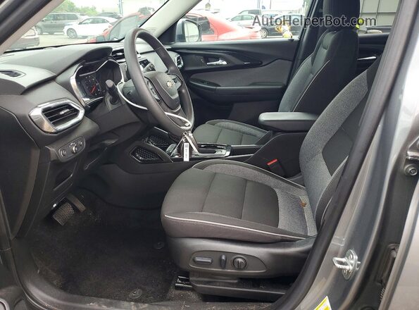 KL79MRSL2PB154177 2023 CHEVROLET TRAILBLAZER Серебряный Вид салона спереди