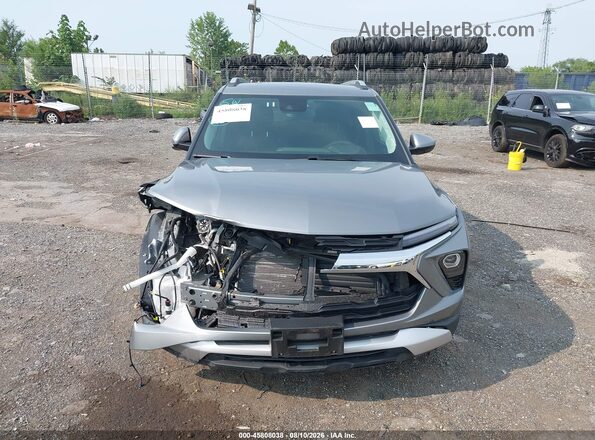 KL79MRSL2SB211941 2025 CHEVROLET TRAILBLAZER Серебряный Вид спереди