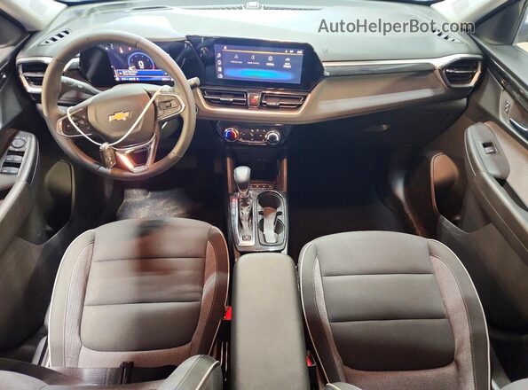 KL79MRSL3TB031109 2026 CHEVROLET TRAILBLAZER Silver Widok deski rozdzielczej
