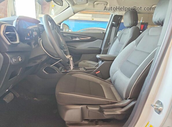 KL79MRSL5RB073340 2024 CHEVROLET TRAILBLAZER Белый Вид салона спереди