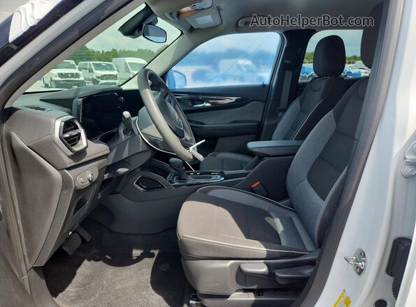 KL79MRSL7SB191685 2025 CHEVROLET TRAILBLAZER Белый Вид салона спереди