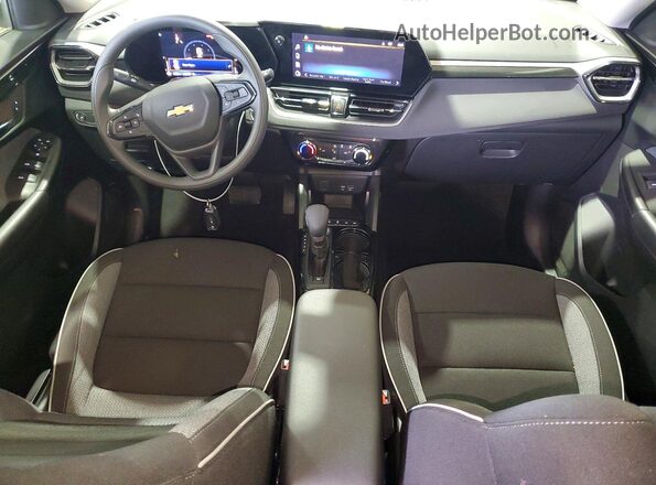 KL79MRSL7TB136140 2026 CHEVROLET TRAILBLAZER White Widok deski rozdzielczej