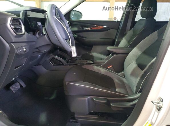 KL79MRSL7TB136140 2026 CHEVROLET TRAILBLAZER White Widok wnętrza z przodu