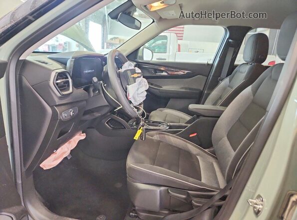 KL79MRSL8SB035073 2025 CHEVROLET TRAILBLAZER Green Vista interior delantera