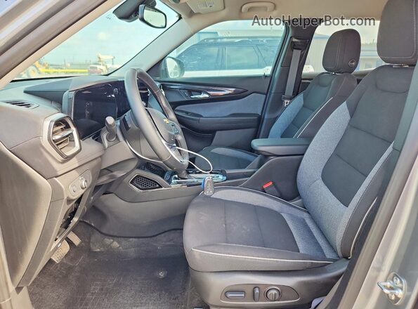 KL79MRSL8TB036080 2026 CHEVROLET TRAILBLAZER Серый Вид салона спереди