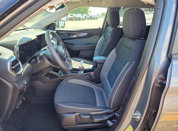 KL79MRSL9SB140334 2025 CHEVROLET TRAILBLAZER Серебряный Вид салона спереди