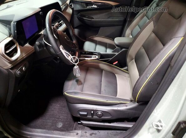 KL79MSSL7RB055123 2024 CHEVROLET TRAILBLAZER Зеленый Вид салона спереди