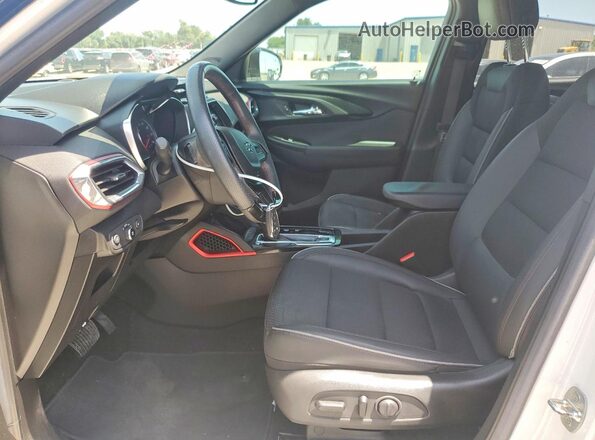 KL79MTSL0MB154039 2021 CHEVROLET TRAILBLAZER Белый Вид салона спереди