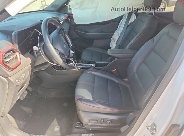 KL79MTSL4RB172471 2024 CHEVROLET TRAILBLAZER Белый Вид салона спереди