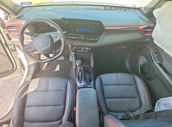 KL79MTSL4RB172471 2024 CHEVROLET TRAILBLAZER Белый Вид панели приборов