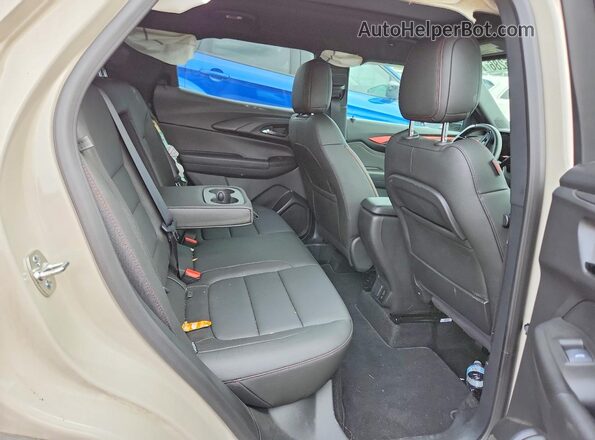 KL79MTSL5TB076565 2026 CHEVROLET TRAILBLAZER Cream Vista interior trasera