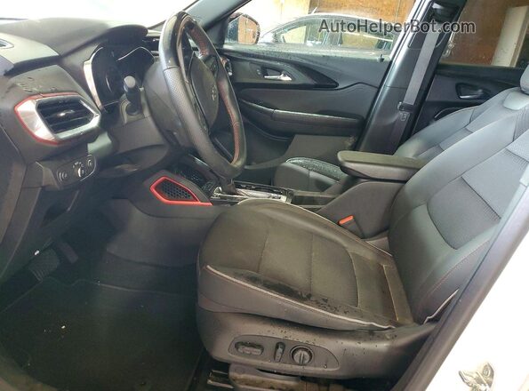KL79MUSL0PB096914 2023 CHEVROLET TRAILBLAZER White Widok wnętrza z przodu
