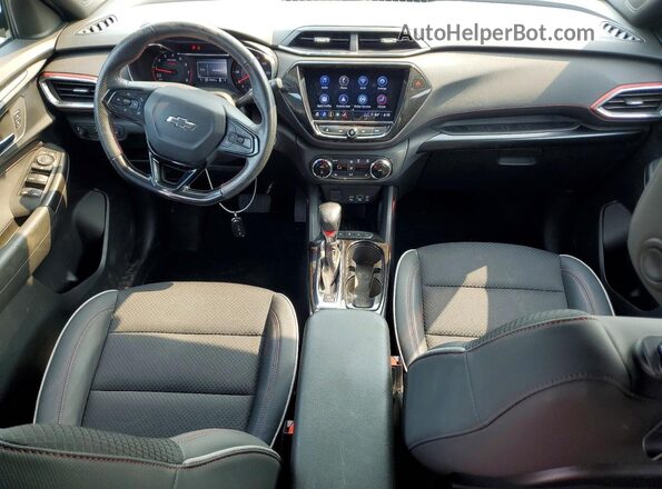 KL79MUSL6PB050407 2023 CHEVROLET TRAILBLAZER Темно-бордовый Вид панели приборов
