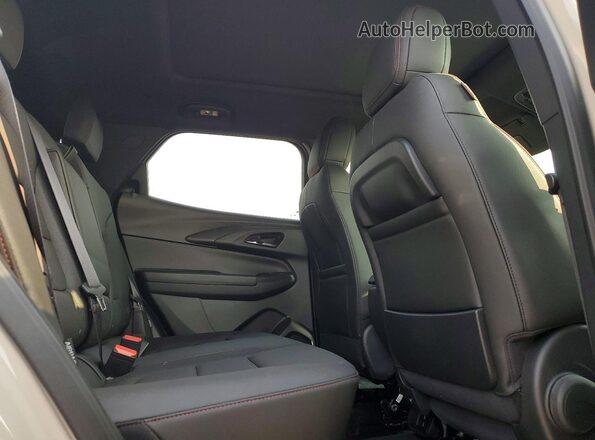 KL79MUSL6TB047792 2026 CHEVROLET TRAILBLAZER Beige Widok wnętrza z tyłu