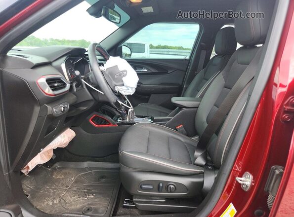 KL79MUSL8PB142506 2023 CHEVROLET TRAILBLAZER Красный Вид салона спереди