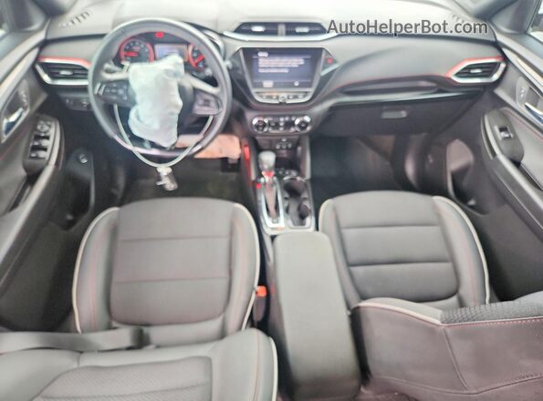 KL79MUSL8PB142506 2023 CHEVROLET TRAILBLAZER Красный Вид панели приборов