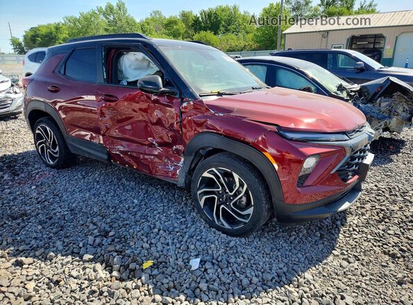 KL79MUSL8RB105233 2024 CHEVROLET TRAILBLAZER Темно-бордовый Передняя правая четверть