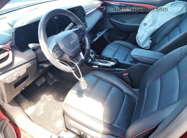 KL79MUSL8RB105233 2024 CHEVROLET TRAILBLAZER Темно-бордовый Вид салона спереди