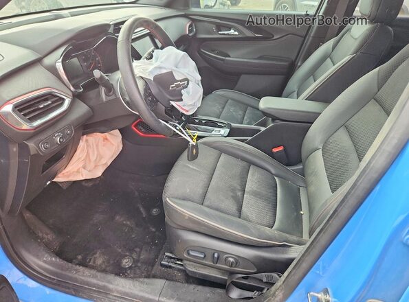 KL79MUSL9PB112074 2023 CHEVROLET TRAILBLAZER Blue Widok wnętrza z przodu