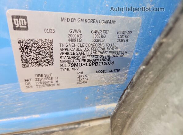 KL79MUSL9PB112074 2023 CHEVROLET TRAILBLAZER Blue Widok naklejki z numerem VIN