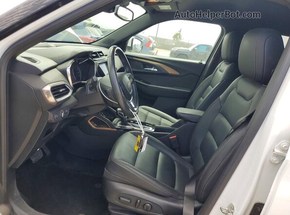 KL79MVSL6NB040589 2022 CHEVROLET TRAILBLAZER Белый Вид салона спереди