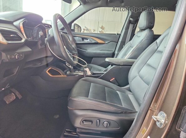 KL79MVSL8MB118675 2021 CHEVROLET TRAILBLAZER White წინა სალონის ხედი